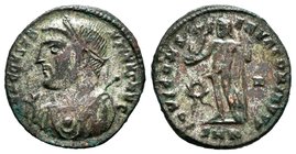 Constantinus I. Follis. 317-318 d.C. (Spink-15966 variante). Rev.: IOVI CONSERVATORI AVGG, en exergo SMN. Júpiter de pie con lanza y sosteniendo a Vic...
