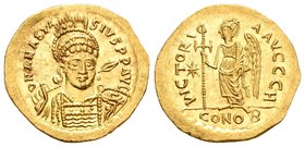 Anastasius. Sólido. 491-518 d.C. Constantinople. (S-5). (Ratto-321). Rev.: VICTORIA AVGGG H / CONOB. Victoria en pie a izquierda con cruz larga, estre...