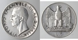 Casa Savoia. Vittorio Emanuele III. 1900-1943. 5 lire 1928 due rosette. Ag. Gig. 75a. BB+. Colpetti al bordo. R.