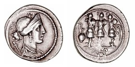 Cornelia
Denario. AR. Roma. (56 a.C.). A/Cabeza diademada de Venus a der., cetro a su espalda, detrás S·C. R/Tres trofeos entre praeferículo y lituo,...