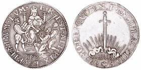 Jetón. AR. Dordrecht. 1586. Isabel I (de Inglaterra), Países Bajos. Asistencia a las Provincias Unidas. La reina entronizada recibe tres súbditos, en ...