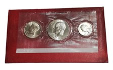 Estados Unidos 
AR. 1976. Bicentennial Silver uncirculated Set 1776-1976 (3 valores). En estuche original. SC.