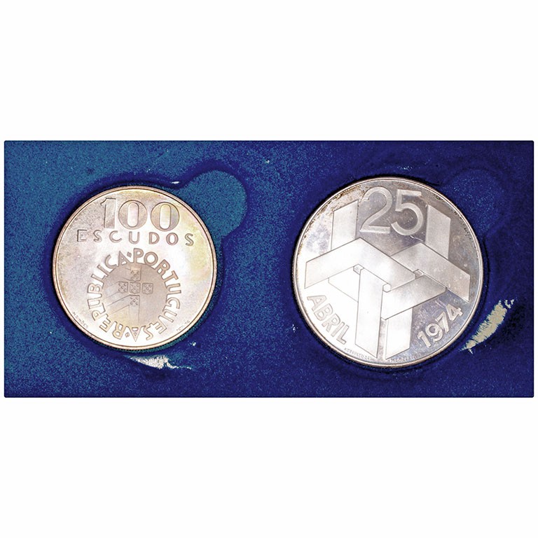 Portugal 
AR. 1974. Set de 2 valores. 100 y 250 Escudos (25 abril 1974). Presen...