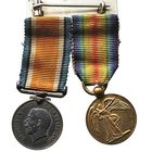 Medalla. AE. Condecoración Británica (pareja en miniatura). I Guerra Mundial y Medalla de la Victoria.. Con doble cinta y pasador. 18.00mm. MBC.