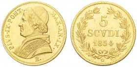 EUROPEAN COINS - VARIA 
 ITALIA 
 VATICANO 
 Pio IX, 1846-1878. 5 Scudi 1854 / Anno IX R, Roma. Fr. 271; Pagani 352. 8,66 g.
 ORO. Splendido Prove...