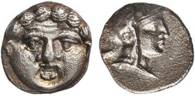 GREEK COINS
Óbolo. 350-333 a.C. SELGE. PISIDIA. Anv.: Cabeza de Gorgona de frente. Rev.: Cabeza de Atenea con casco ateniense a derecha. 0,90 grs. AR...