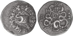 GREEK COINS
Cistóforo. 133-67 a.C. PÉRGAMO. MISIA. Anv.: Cista mística con una serpiente rodeada de corona de yedra. Rev.: Arco entre serpientes rode...