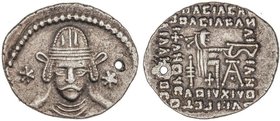 GREEK COINS
Dracma. 51 d.C. VONONES II. PARTIA. Anv.: Busto de frente, con tiara ornamentada con cuertos, a los lados estrellas. Rev.: Arquero entron...