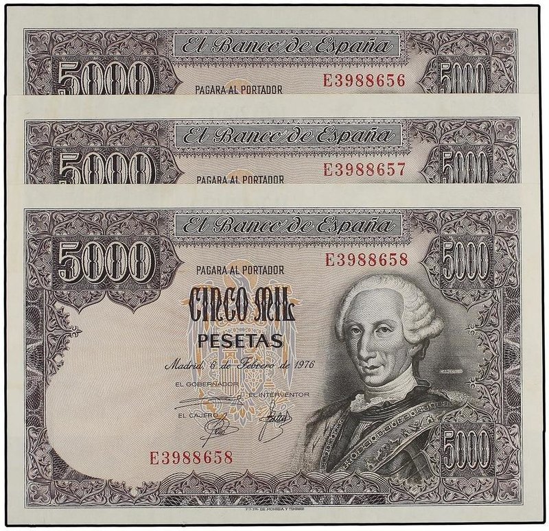 SPANISH BANK NOTES: JUAN CARLOS I
Lote 3 billetes 5.000 Pesetas. 6 Enero 1976. ...