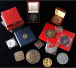 SPANISH MEDALS
Lote 20 medallas. 1892 a Siglo XX. AE, BR, Metal gris, plateado y dorado. Ø 35 a 95 mm. Destaca Arma de Infanteria 1892, Leiva-Academi...