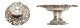Antiques, sculptures and silver
Silver Platter on the foot decorated with floral motifs 
Patera na stopie wykonana ze srebra, zdobiona motywami rośl...