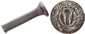 Antiques, sculptures and silver
Italy. City seal of the city of Rosazzo XVII (?) Century 
Wykonana w srebrze pieczęć z herbem (snop i ryby) o średni...