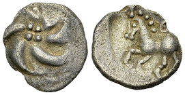 Vindelici AR Quinarius, Büschelquinar 

Celtic Germany. Vindelici. AR Büschelquinar (14 mm, 1.83 g), 2nd-1st Century BC.
Obv. Whirl.
Rev: Horse ad...
