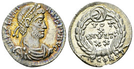 Iulianus II AR Siliqua, Arelate 

Iulianus II Apostata (360-363 AD). AR Siliqua (17-18 mm, 2.27 g), Arelate.
Obv. D N FL CL IVLIANVS P F AVG, Pearl...