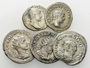 Lot of 5 Roman imperial AR coins 

Lot of 5 (five) Roman imperial AR coins: 2 Denarii, 3 Antoniniani.

Mostly very fine. (5)

Lot sold as is, no...