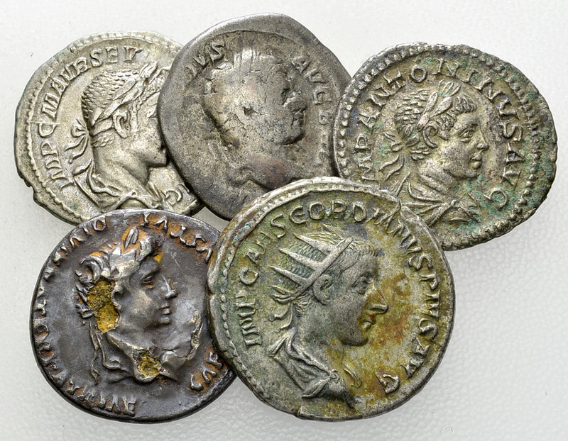 Lot of 5 Roman imperial coins 

Lot of 5 (five) Roman imperial coins: 3 AR Den...