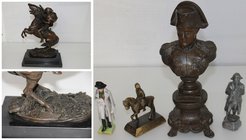 Kunst und Antiquitäten / Art and antiques. Sammlung von Napoleon. Büste (33.5 cm), zwei Figuren Reiter zu Pferd (25,5 cm, 11.5 cm), zwei Figuren stehe...