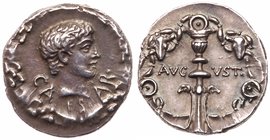 Caius. Silver Denarius (3.70 g), Caesar, 20 BC-AD 4. Uncertain mint, ca. 17 BC. CA-ES-AR, bare head of Caius right within oak wreath. Reverse: AVGVSTV...