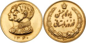 Muhammad Reza Pahlavi Shah (SH1320-1358 / 1941-1979AD). Gold Medal, SH1340 (1961). Bust of Shah and Queen Farah left. Rev. Crown above inscription wit...