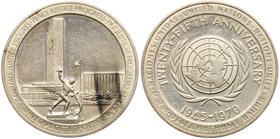 Pair of Medals. Silver.
63.3 and 31.5 mm. 157.2 and 14.10 gms. By Barry Stanton and Philip Nathan. 25th Anniversary of the United Nations, 1970. Stat...