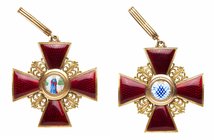 ORDER OF ST. ANNE. Cross. 2ND Class. Civil Division. Gold and enamels. 50.5 mm.
Cross. 2ND Class. Civil Division. Gold and enamels. 50.5 mm. European...
