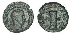 FILIPO I. As. Roma. Columna con la inscripción en dos líneas: COS / III. Ly.: SAECVLARES AVGG SC. SM-9061. Pát. verde oscura. 10,63 g. MBC