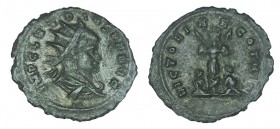 CLAUDIO II. Antoniniano. R/ Dos cautivos sentados a los pies de trofeo militar. Ly.: VICTORIAE GOTHIC. SM-11381. 3,43 g. MUY ESCASA. MBC