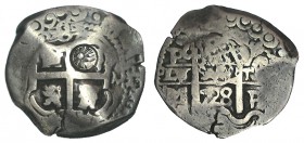8 REALES. Potosí. 1728 - M. Resello circular, sol sobre tres volcanes. XC- 885(vte.) 23,86 g. (MBC)