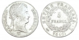 FRANCIA. 5 Francos. Napoleón. 1810-L. Bayona. Rosa a izq. y L a dcha. LF-307/20. 25,07 g. Rayita en rev. Ligera limpieza. MUY ESCASA. EBC-