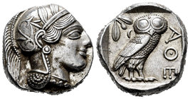 Attica. Tetradracma. 449-413 a.C. Athens. (Gc-2526). Anv.: Cabeza de Atenea con casco a derecha. Rev.: Lechuza a derecha, mirando de frente con rama d...