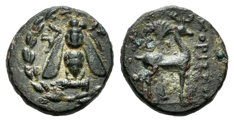 Ionia. Epheso. AE11. 202-150 a.C. (Bmc-110). Anv.: Abeja dentro de corona, debaj...