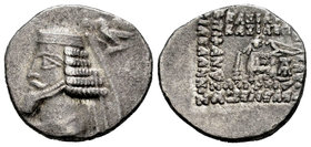 Kingdom of Parthia. Phraates IV. Dracma. 38-32 a.C. (Sellwood-25.10). Anv.: Busto diademedo y drapeado a la izquierda, con barba puntiaguda y collar s...