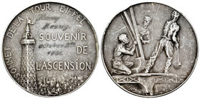 France. Medalla. 1921. Ag. 28,90 g. Subida a la Torre Eiffel. Diámetro 41 mm. Almost XF. Est...60,00.