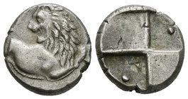 CHERSONESOS, Tracia. Hemidracma. 357-320 a.C. A/ Parte delantera de león a izquierda con cabeza vuelta. R/ Cuatro cuadros incusos, segundo cuartel pun...