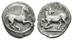 CILICIA, Kelenderis. Obolo. 425-400 a.C. A/ Caballo galopando a derecha. R/ Cabra arrodillándose a izquierda con cabeza vuelta, encima KE. SNG France ...
