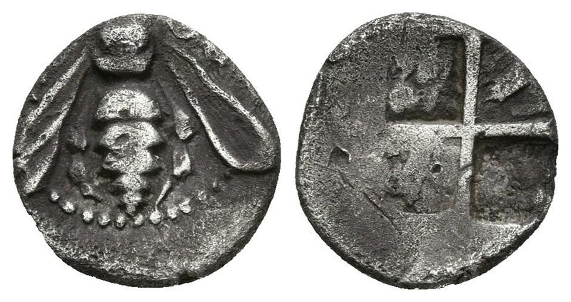 IONIA, Ephesos. Dióbolo. 500-420 a.C. A/ Abeja con alas ligeramente curvas, sobr...