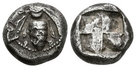 IONIA, Ephesos. Dracma. 500-420 a.C. A/ Abeja con alas ligeramente curvas . R/ Cuadripartito incuso. Karwiese Series VI, 1A; SNG Kayhan 119. Ar. 3,50g...