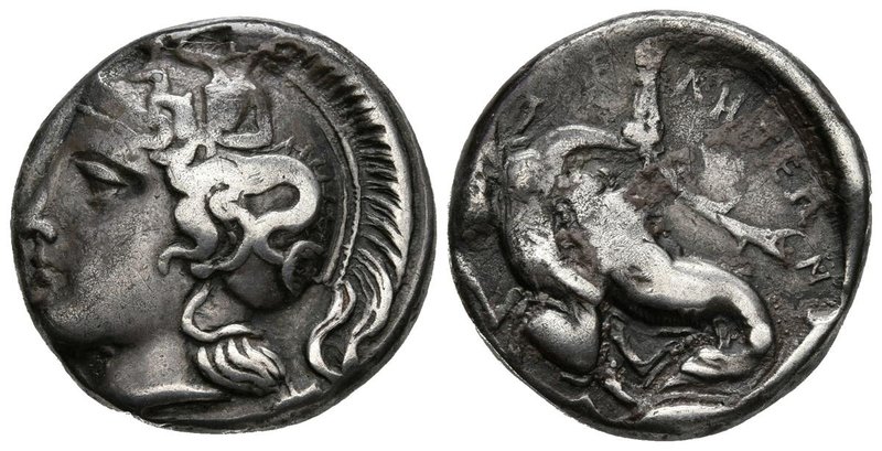 LUCANIA, Velia. Didracma. 435-400 a.C. A/ Cabeza de Athena a izquierda con casco...