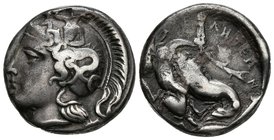 LUCANIA, Velia. Didracma. 435-400 a.C. A/ Cabeza de Athena a izquierda con casco ático con penacho y corona. R/ León a iquierda atacando a ciervo. HN ...