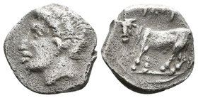 SICILIA, Panormos como Ziz. Litra. 400-380 a.C. A/ Cabeza masculina juvenil a izquierda. R/ Toro con cabeza de hombre barbada caminando a izquierda, e...