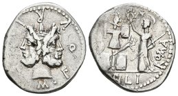 M. FURIUS L. F. PHILUS. Denario. 119 a.C. Roma. A/ Cabeza laureada de Jano, alrededor MFOVRILF. R/ Roma estante a izquierda, con corona y cetro; fr...