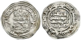 CALIFATO DE CORDOBA. Hisham II. Dirham. 387 H. Al-Andalus. Citando a Tamliy en la IA y Amir en la IIA. Vives 533. Ar. 3,26g. Repinte en anverso. MBC+.