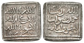 ALMOHADES. Dirham. Anónimo, citando a Al-Mahdi. Variante de decoración en ambas caras. Vives 2088; Hazard 1101. Ar. 1,51g. EBC.