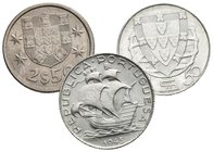 PORTUGAL. Lote compuesto por 3 monedas de 2,50 Escudos. Ar. MBC+/EBC-. A EXAMINAR.