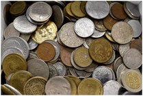 MUNDIAL. Lote compuesto por más de 200 monedas de Alemania, Argentina, Austria, Brasil, Canadá, Colombia, Cuba, España, Estados Unidos, Francia, Gran ...