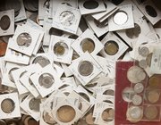 MUNDIAL. Lote compuesto por más de 500 monedas de diferentes, conteniendo de los siguientes países: Alemania, Austria, Brasil, Bélgica, Colombia, Dina...