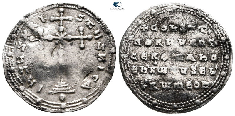 Constantine VII, Porphyrogenitus AD 913-959. Constantinople
Miliaresion AR

2...