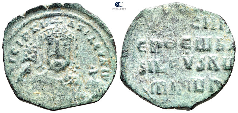 Nicephorus II Phocas. AD 963-969. Constantinople
Follis Æ

25 mm., 4,26 g.
...