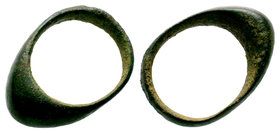 Roman Archers Ring,
Condition: Very Fine

Weight: 15,00 gr
Diameter: 35,40 mm