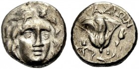 GRIECHISCHE MÜNZEN 
 INSELN VOR KARIEN 
 RHODOS 
 Drachme (reduziert), c. 205-190 v. Chr. Kopf des Helios in Dreiviertelansicht n. r. Rv. Beamtenna...